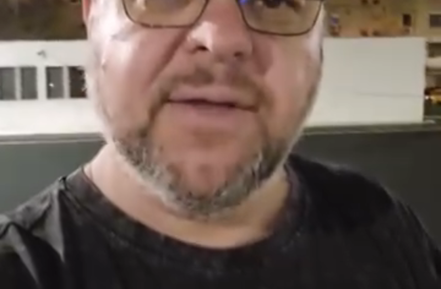 Bobby D vs. Selly & Smiley