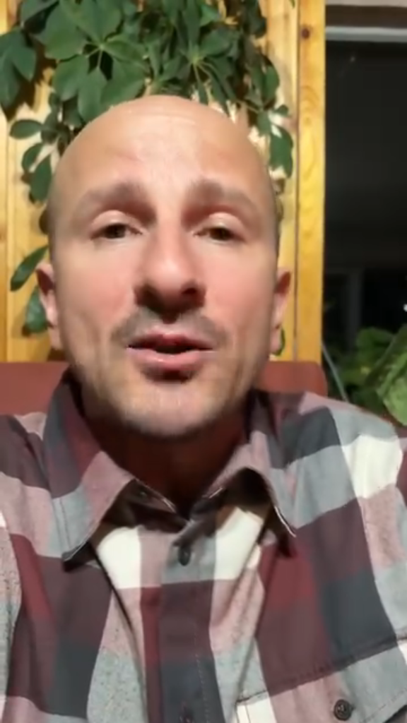 Selly-pilot, Smiley-co-pilot torpilă: pamfletul care îi face praf pe influencerii Armatei 1119(4)